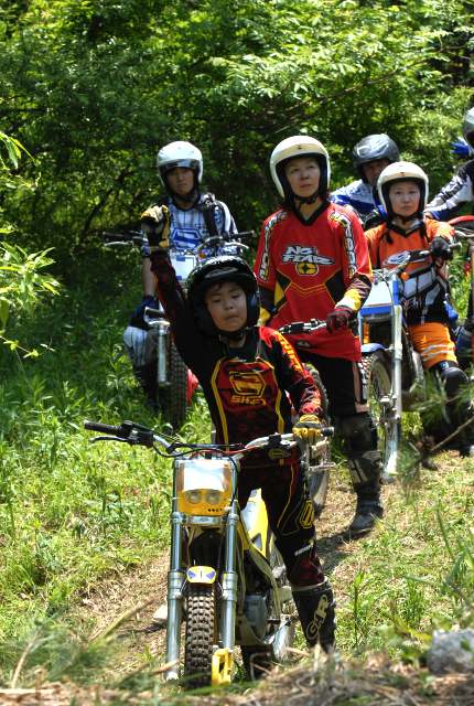 セクションインする岡村くん