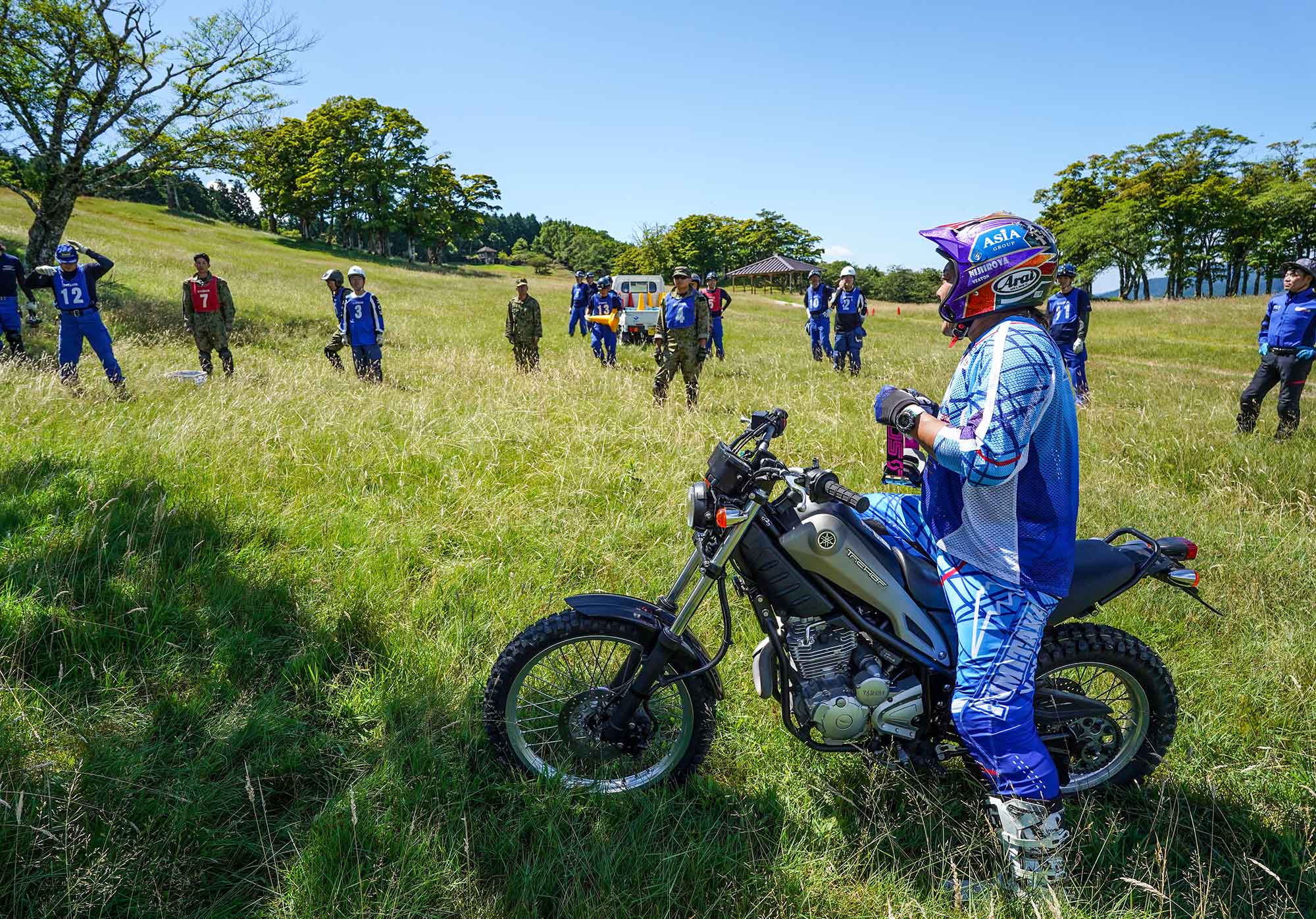 Y.R.A.と野崎史高、南アルプスの高原にて | トライアル自然山通信